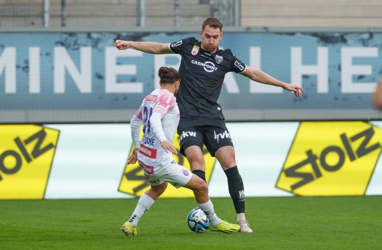ABD0315_20240316 – ALTACH –
STERREICH: (v.l.) Hakim Guenouche (FK Austria Wien) gegen Constantin Reiner (Altach) whrend der Admiral Bundesliga-Begegnung, 1. Runde zwischen Cashpoint SCR Altach und FK Austria Wien am Samstag, 16. Mrz 2024, in Altach. – FOTO: APA/DIETMAR STIPLOVSEK