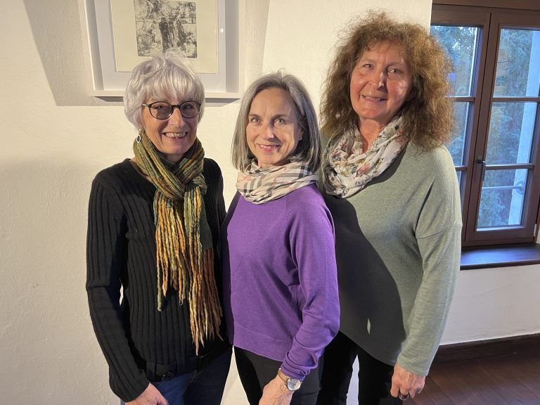 Annette Ehe, Brigitte Loacker und Regina Simperl kamen ins Schloss Amberg