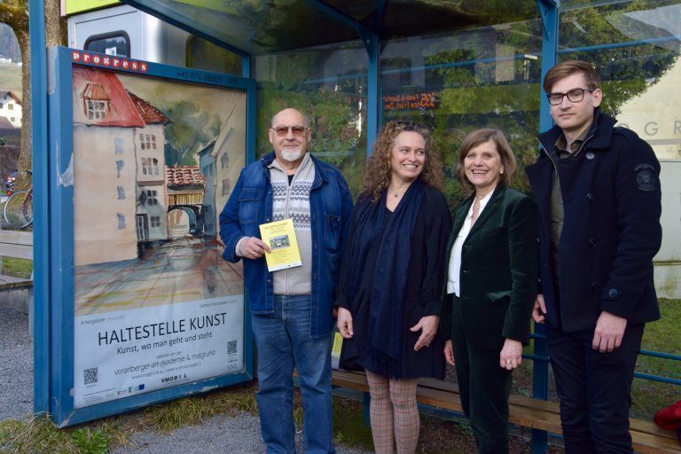 Pressefahrt Haltestelle Kunst, bei der Galerie Malgrund, Kirchplatz 3
