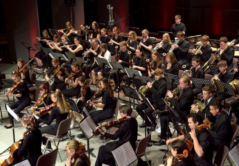 Konzert der jungPHIL (Junge Philharmonie des Vorarlberger Südens), Ramschwagsaal. Dirigent: Vito Cristofaro.