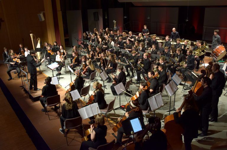 Konzert der jungPHIL (Junge Philharmonie des Vorarlberger Südens), Ramschwagsaal. Dirigent: Vito Cristofaro.