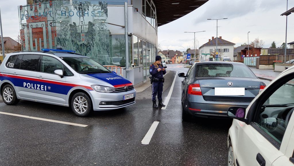Gefälschte Ausweise und illegale Aufenthalte