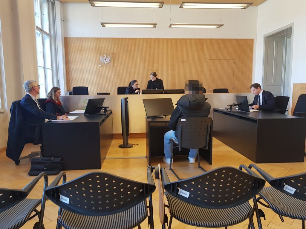 Mitschüler in der Mittagspause mit Stein attackiert