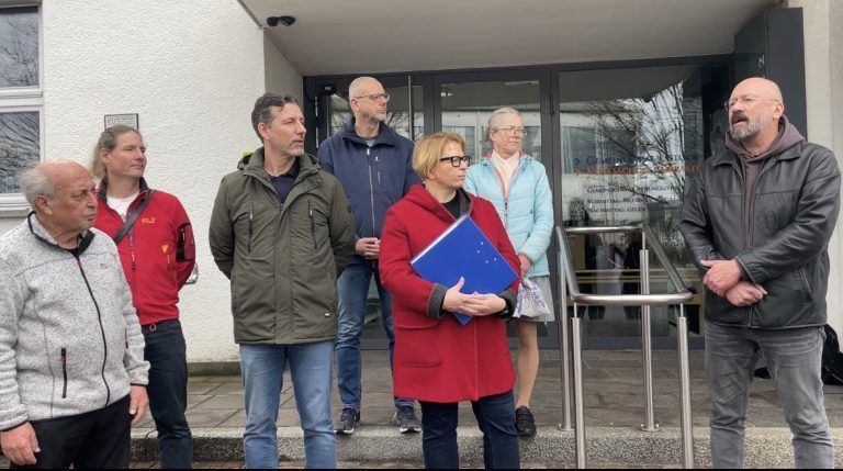 Unterschriftenübergabe Bürgerinitiative Altach 15.03.2024