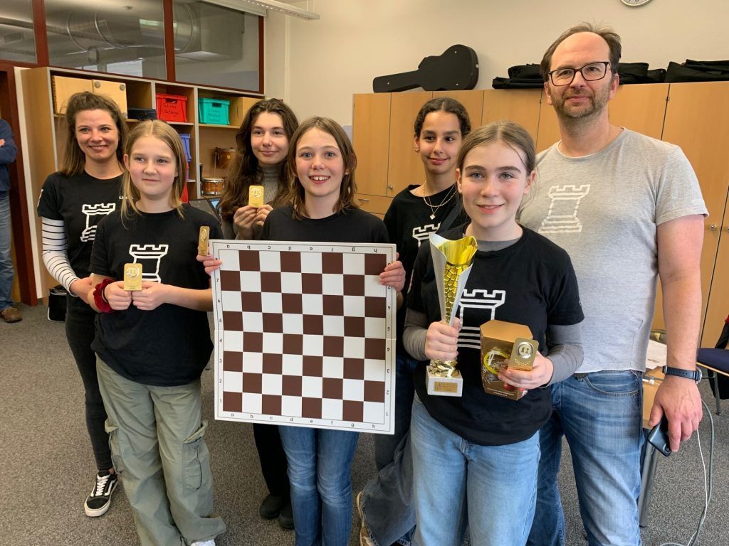 Mädchen der Musikmittelschule Götzis sorgen für Premierensieg im Schach