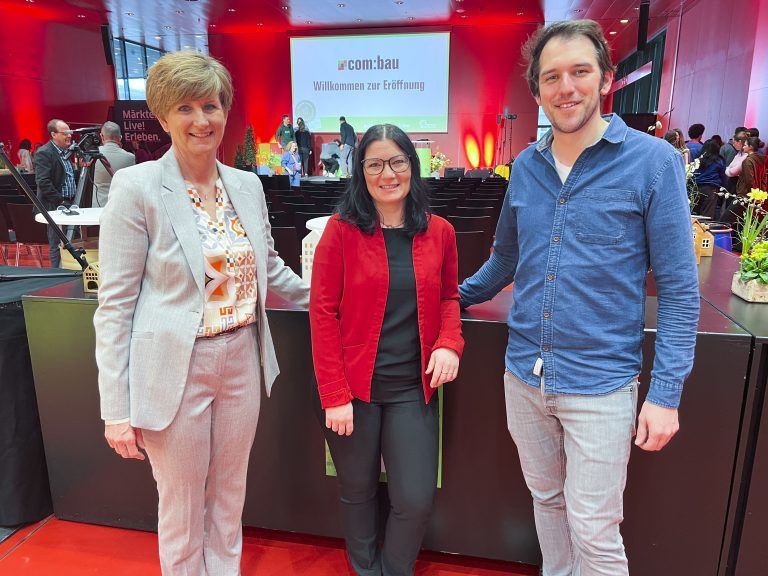 Messe GF Sabine Tichy-Treimel mit PL Marietta Fuchs und Michael Rüdisser