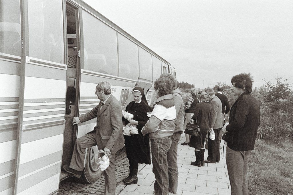 Mit dem Reisebus zum Pontifex