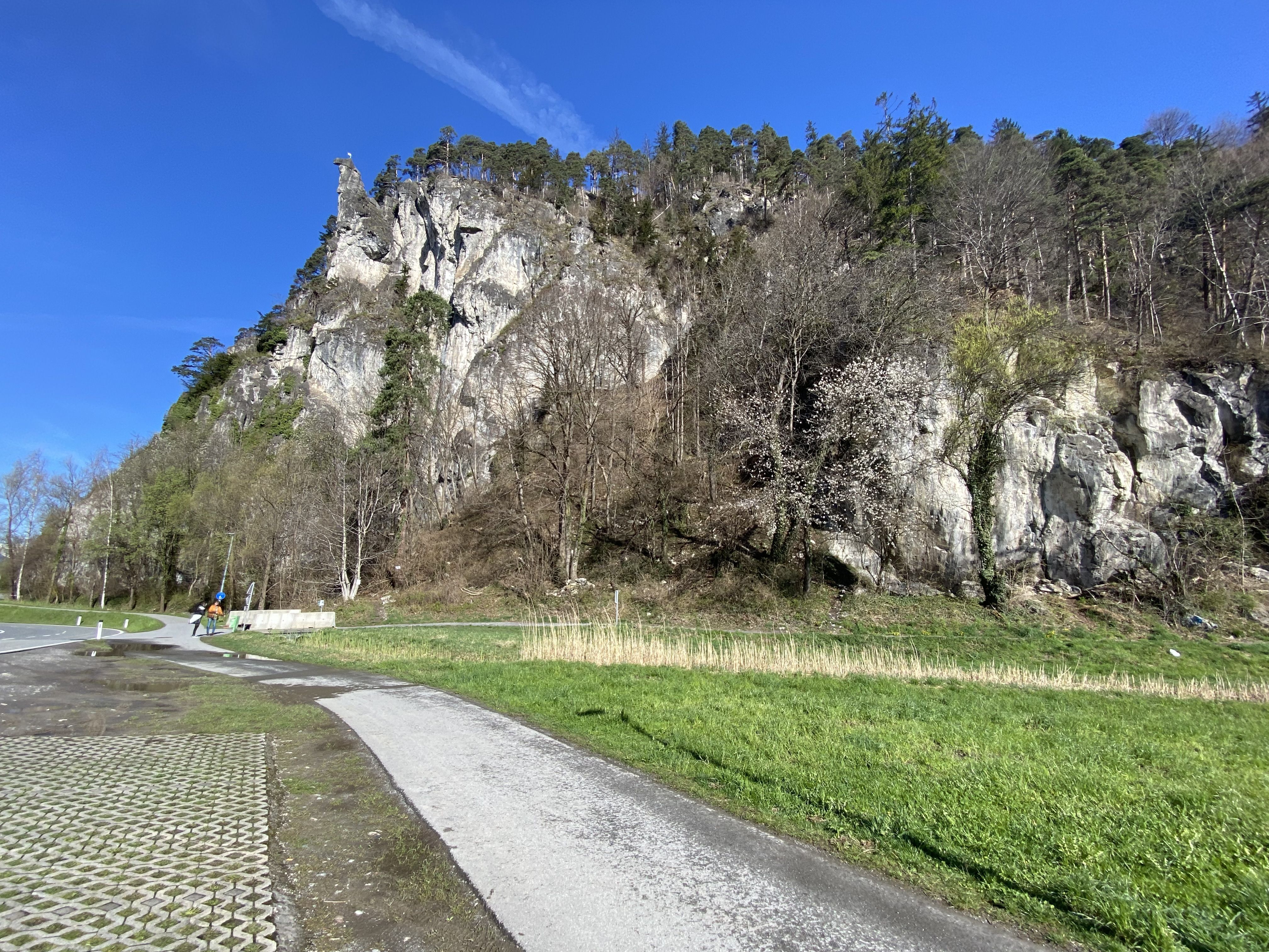 Felsräumarbeiten, Hängender Stein