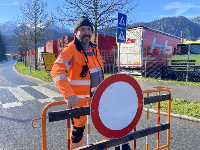 Felsräumarbeiten, Hängender Stein