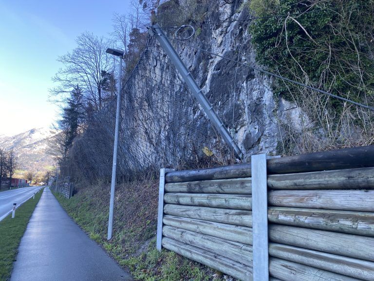 Felsräumarbeiten, Hängender Stein