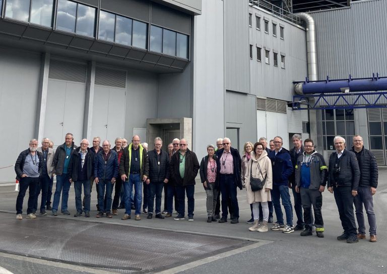 Die Mitglieder des Götzner Kameradschaftsbundes zu Besuch bei der Kehrrichtverbrennungsanlage in Buchs. - © Michael Mäser