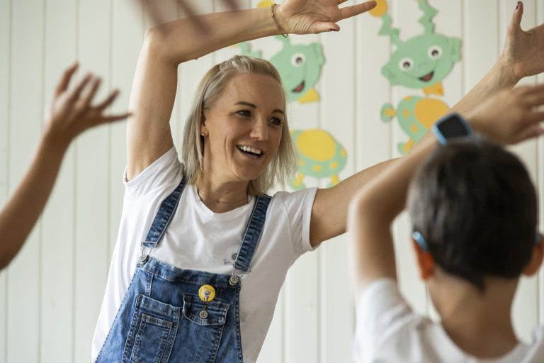 Buch am Bach 2023; 12. Buch am Bach; 12. VN-Kinder- und Jugendbuchmesse Bilder von den Lesungen, Workshops, den Bücherguides, dem Buchhandel, den Ständen im Foyer, von lesenden Kindern in der Kulturbühne Ambach und im Schlössle
