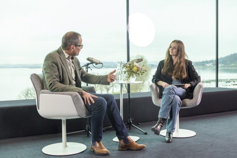 Aufnahmen der VN-Serie Glücksimpulse mit Bertram Strolz im Vorarlberg Museum. Teil 2