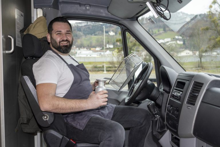Der Gastronom Ali Cekic sucht einen Standort für seinen Foodtruck