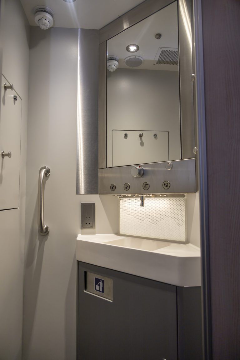 Unterwegs mit dem neuen Nightjet Schlafwagen Liegewagen der ÖBB Nachtzug Öffentliche Verkehrsmittel Wagon Wien nach Bregenz