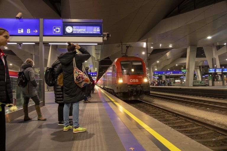 Unterwegs mit dem neuen Nightjet Schlafwagen Liegewagen der ÖBB Nachtzug Öffentliche Verkehrsmittel Wagon Wien nach Bregenz