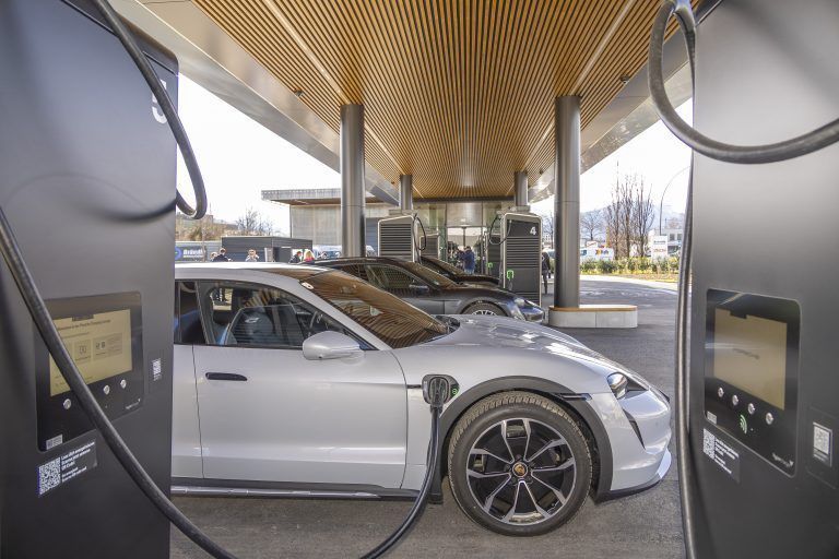 Eröffnung Porsche Charging Lounge Koblach Porsche-Ö-Chef Helmut Eggert.
