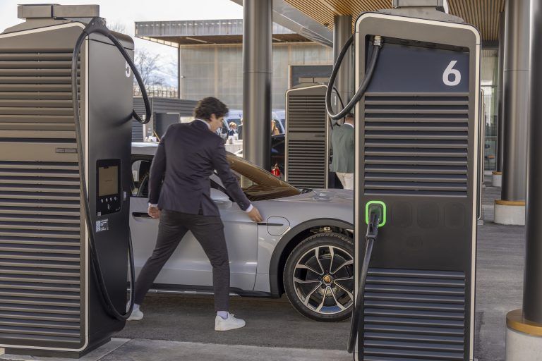 Eröffnung Porsche Charging Lounge Koblach Porsche-Ö-Chef Helmut Eggert.