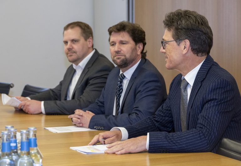 Fotos Hypobank Treffen mit Landtag Die Landtagsparteien treffen sich um 15 Uhr mit der Hypo im Hypo-Gebäude