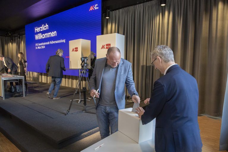 AK-Vollversasmmlung Fotos von der Wahl und Kür Bernhard Heinzles