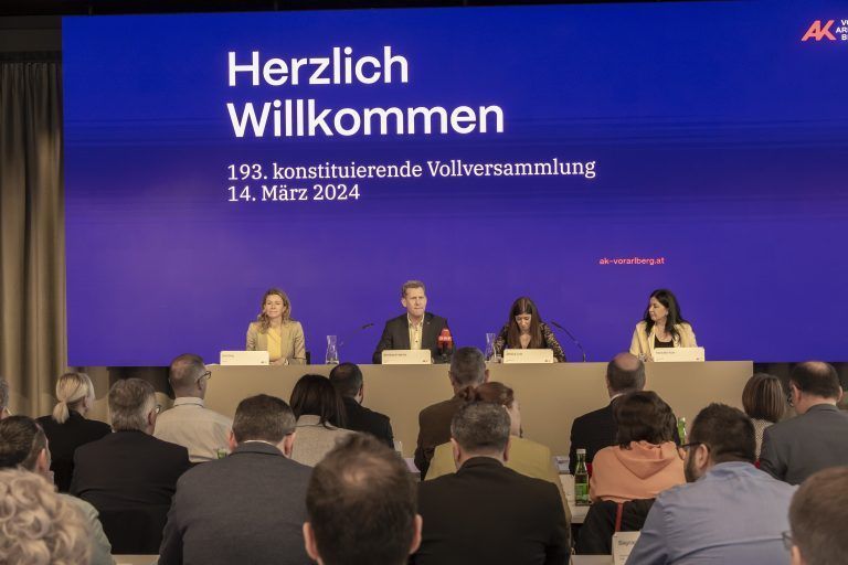 AK-Vollversasmmlung Fotos von der Wahl und Kür Bernhard Heinzles