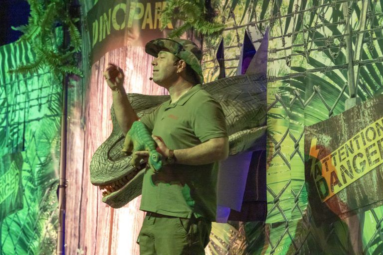 Spannrahmen in Hard Dinosaurier-Show Kinder Show Dino