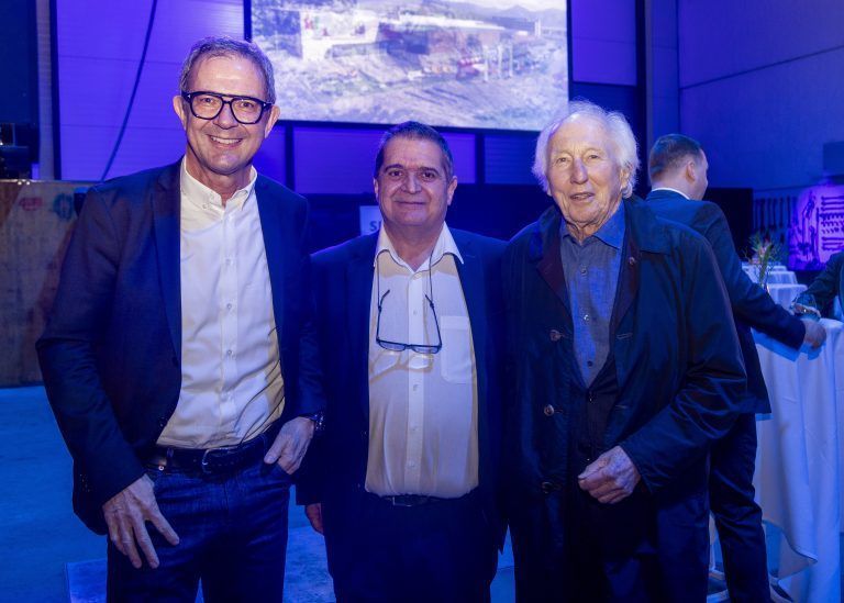 TOP 100 Treffpunkt Veranstaltung Menschen