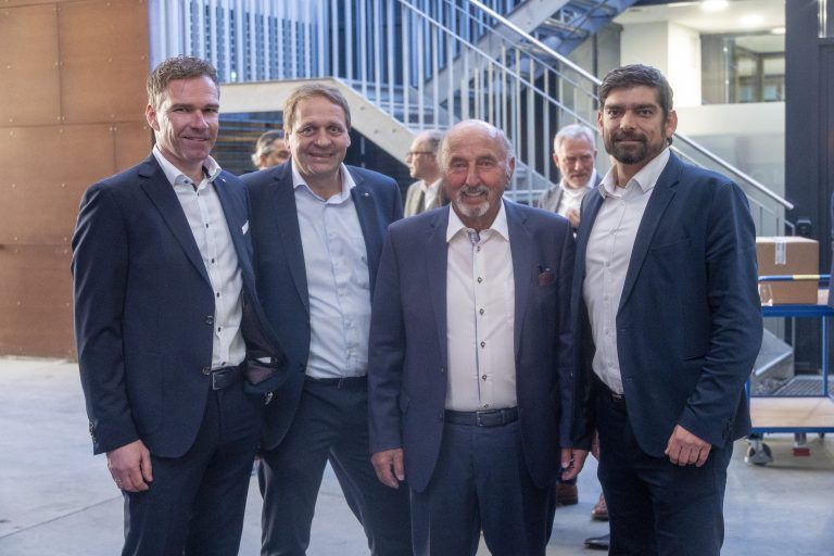 TOP 100 Treffpunkt Veranstaltung Menschen
