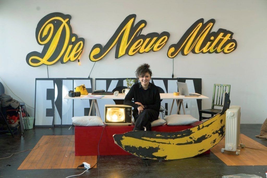 Sie gibt die Spielwiese vor