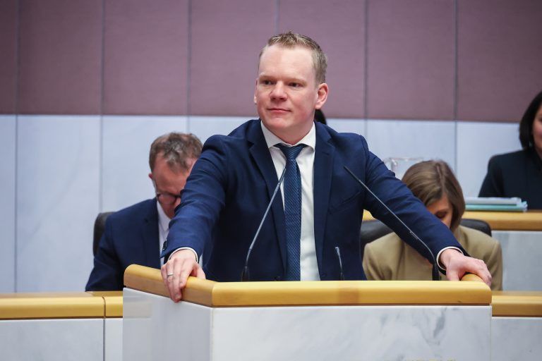 Orgelumbau Schwarzacher Kirche, Orgel wird umgebaut – bitte Bilder vom Umbau und von Michael Fritsch, der die Bauarbeiten leitetFotos von der Landtagssitzung, Aktuelle StundeFotos von der Landtagssitzung, Aktuelle StundeFotos von der Landtagssitzung, Aktuelle Stunde