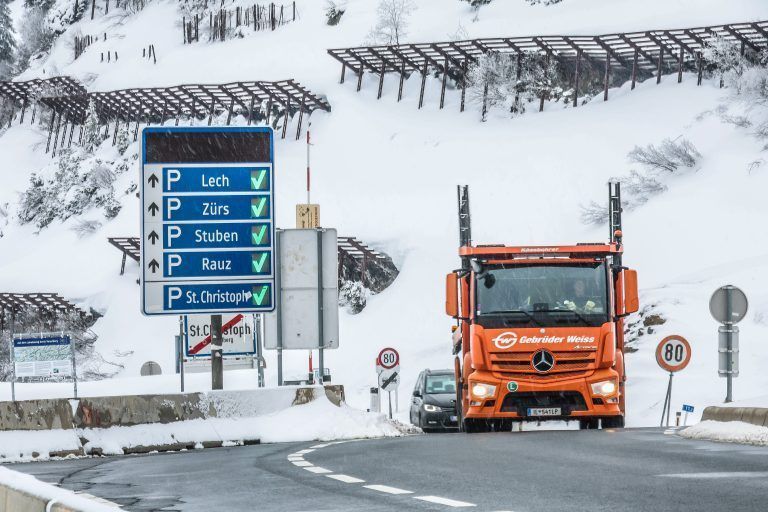 Schnee – Verkehrssituation am Arlbergpass, Sperre Arlbergtunnel, Alpe Rauz