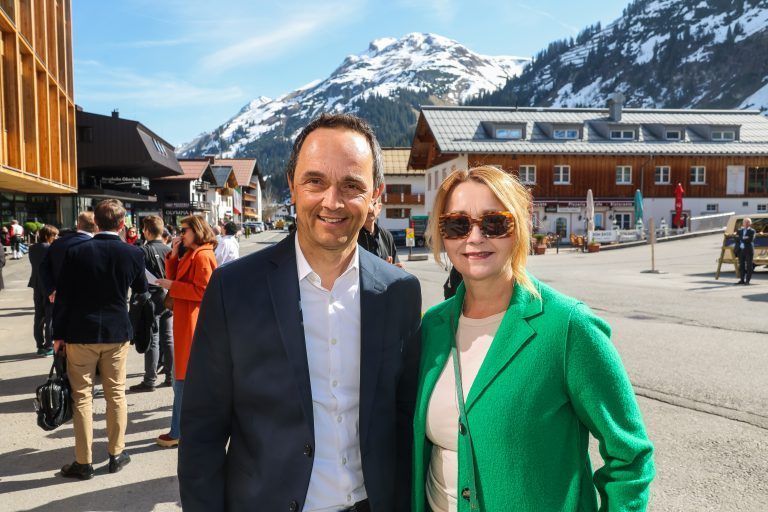 Erffnung Lechwelten Dorfhus, Die Gemeinde Lech ldt anlsslich der Erffnung ãLechwelten & DorfhusÒ zum feierlichen Festakt Lech ein. Beginn um 10:30 mit Fototermin (Geraldine und Tanja vor Ort) – Treffpunkt und Geschichte Erffnung Lechwelten Dorfhus, Die Gemeinde Lech ldt anlsslich der Erffnung ãLechwelten & DorfhusÒ zum feierlichen Festakt Lech ein. Beginn um 10:30 mit Fototermin […]