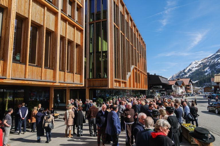 Erffnung Lechwelten Dorfhus, Die Gemeinde Lech ldt anlsslich der Erffnung ãLechwelten & DorfhusÒ zum feierlichen Festakt Lech ein. Beginn um 10:30 mit Fototermin (Geraldine und Tanja vor Ort) – Treffpunkt und Geschichte Erffnung Lechwelten Dorfhus, Die Gemeinde Lech ldt anlsslich der Erffnung ãLechwelten & DorfhusÒ zum feierlichen Festakt Lech ein. Beginn um 10:30 mit Fototermin […]