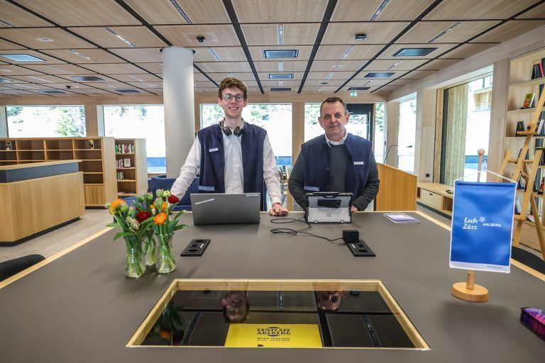 Erffnung Lechwelten Dorfhus, Die Gemeinde Lech ldt anlsslich der Erffnung ãLechwelten & DorfhusÒ zum feierlichen Festakt Lech ein. Beginn um 10:30 mit Fototermin (Geraldine und Tanja vor Ort) – Treffpunkt und Geschichte