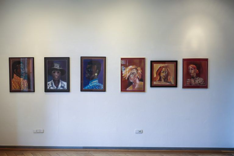 Vorarlbergerin des Tages mit Knstlerin Carmen Margot Lins, treffen uns in der Villa Claudia, wo ihre aktuelle Ausstellung stattfindet, VdT