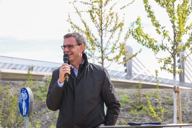 Rheinbrcke Hard-Fu§ach, Neue Brcke wird neu erffnet. Wir lassen sie uns von einem Experten erklren. Videorundgang plus Fotos