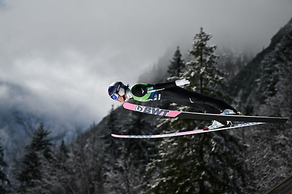 Kobayashi fliegt auf Island 291 Meter weit