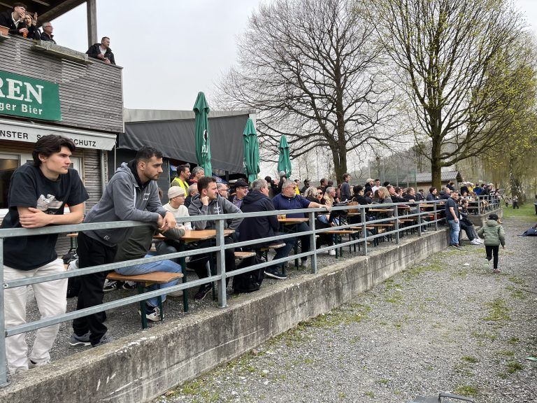Rückrundenauftakt im Höchster Rheinaustadion - Rückrundenauftakt im Höchster Rheinaustadion