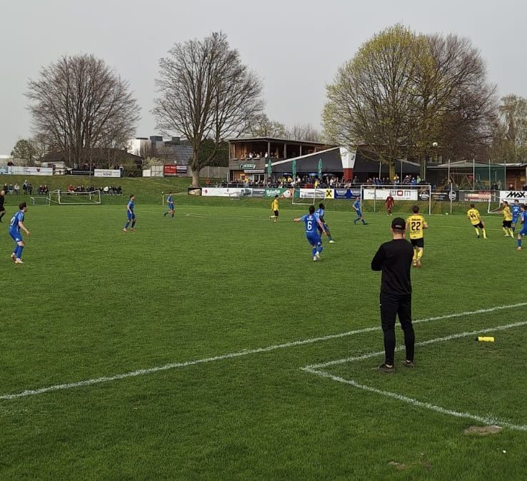 Rückrundenauftakt im Höchster Rheinaustadion - Rückrundenauftakt im Höchster Rheinaustadion