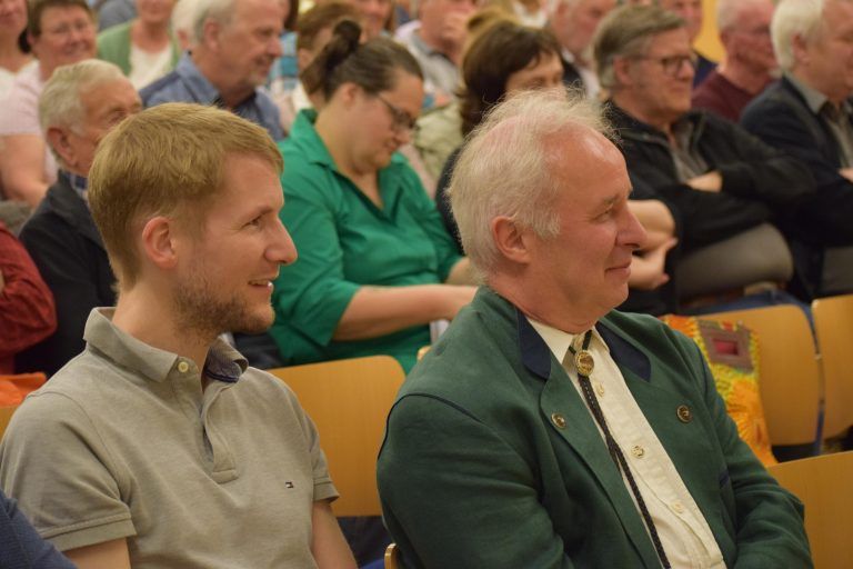 Dorfchronist Friedrich Vögel und Organisator Mathias Willam. - Erzählabend in Lingenau