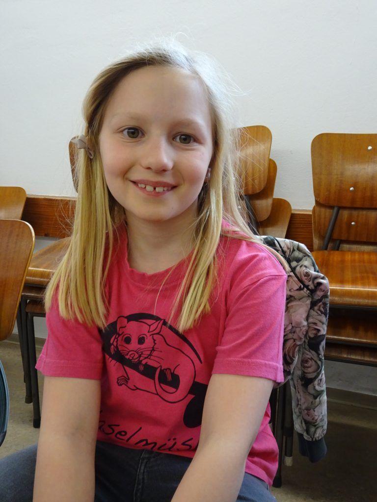 Rosalie Plesa, 9 Jahre, Dornbirn: Mir machen vor allem die Auftritte großen Spaß und ich finde es super, dass wir neben dem Singen und auch tanzen, was ich wirklich gerne mag. - Die singenden Haselmüsle - Haselmüsle Chor