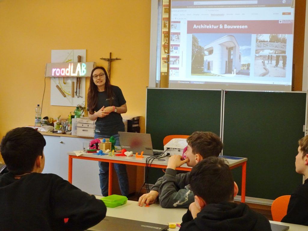 Mobiles Labor aus Wien zu Gast an Dornbirner Schulen