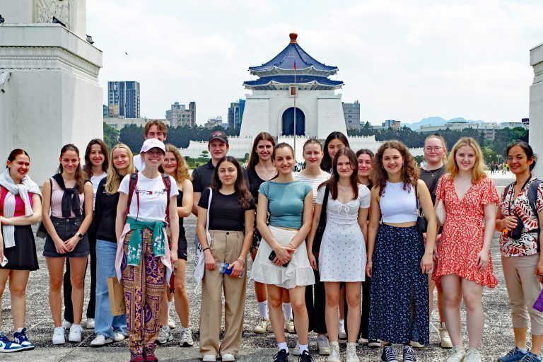 Die Gruppe setzte sich aus Schülern des BG Dornbirn und der Bezauer Wirtschaftsschulen zusammen. - Taiwan-Reise BGD