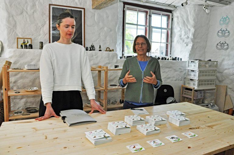 Mit dem Buch haben sich die Grünen für ein nachhaltiges Wahlgeschenk entschieden. - "Ich lebe in Dornbirn"