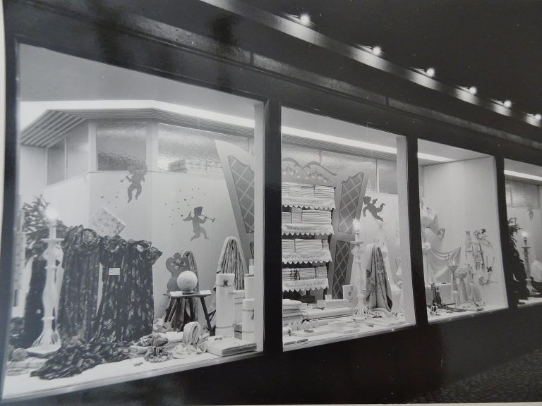 Die berühmten Diem-Schaufenster vergangener Tage. - Abschied von einer modischen Ära - Traditionsgeschäft Modehaus Diem schließt seine Pforten.