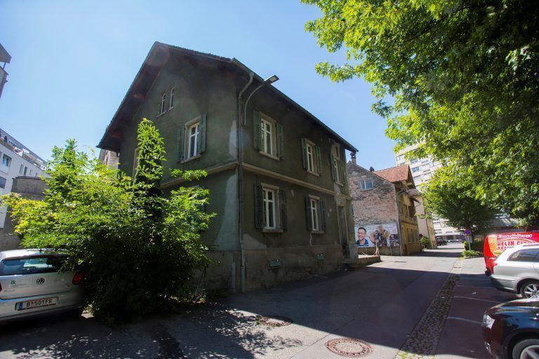 Fotos von den leerstehenden, abbruchreifen Häusern Ruinenviertel Montfortstraße und Sankt-Anna-Straße