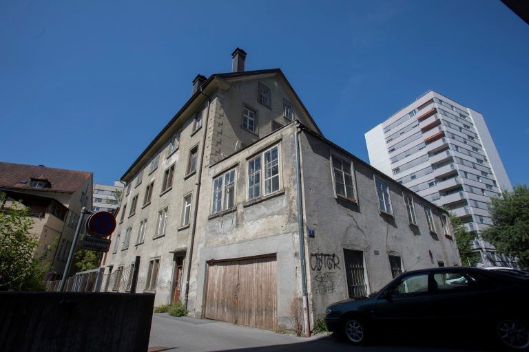 Fotos von den leerstehenden, abbruchreifen Häusern Ruinenviertel Montfortstraße und Sankt-Anna-Straße