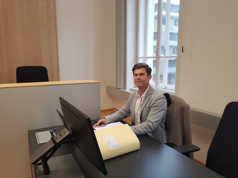 Opfertanwältin Stephanie Loacker und Staatasanwalt Melchhammer, Verteidiger Martin Trefalt, Richter Marco Mazzia