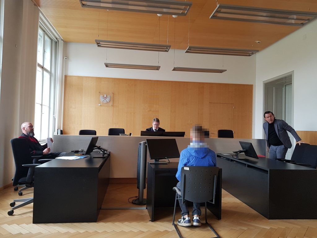 14-Jähriger zwingt Elfjährigen zum Teilen von Pornos