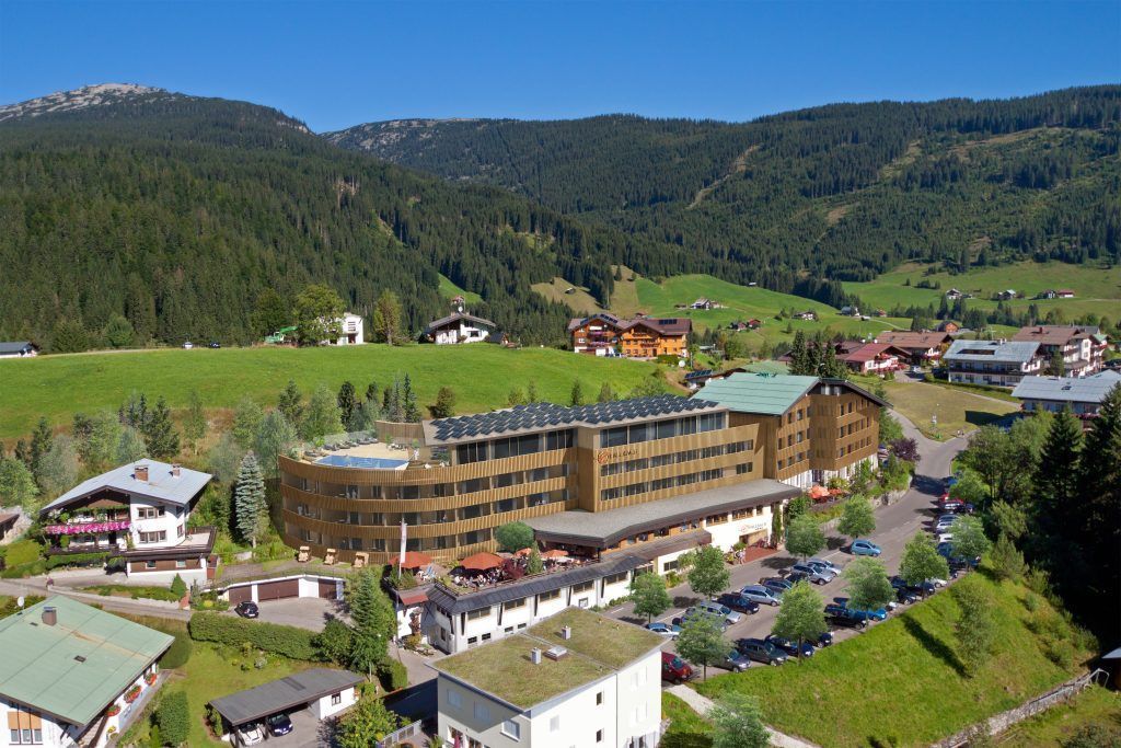 Countdown auf Hotel-Baustelle   &#8211; gerüstet für sanften Tourismus